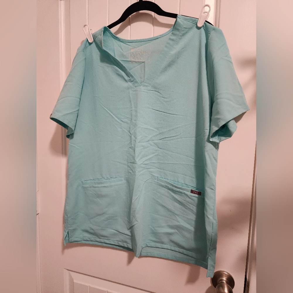 Figs Casma scrub top